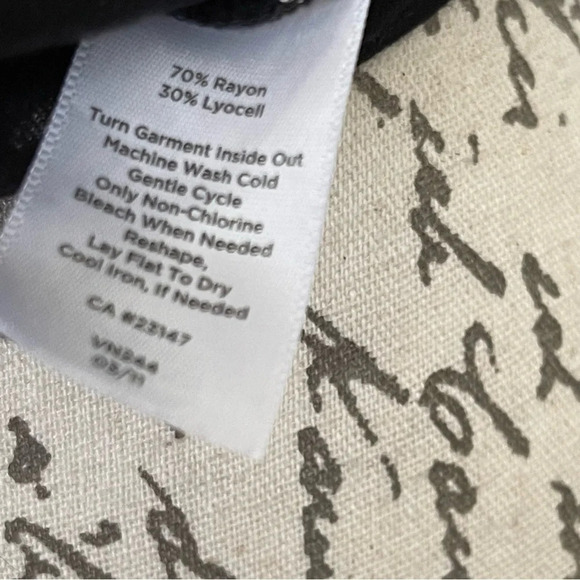 Talbots Polka Dot Print Keyhole Top Size Medium - Picture 4 of 8